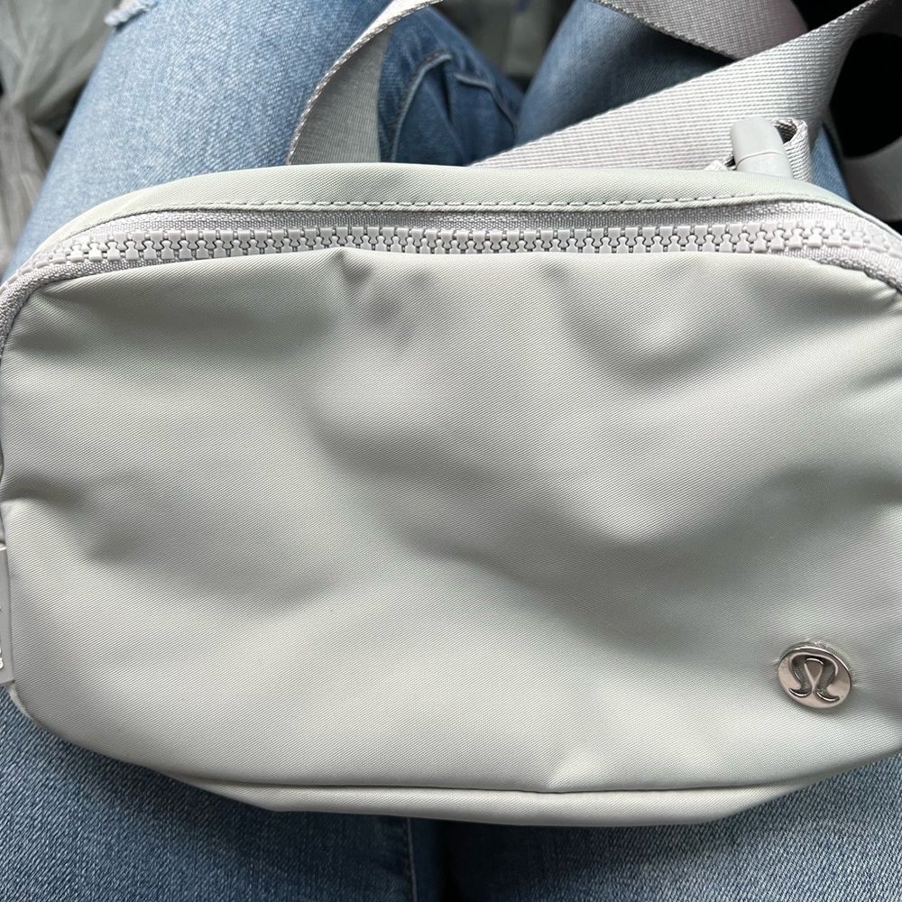 lululemon athletica Lululemon Everywhere Bag Silver Drop BRAND NEW